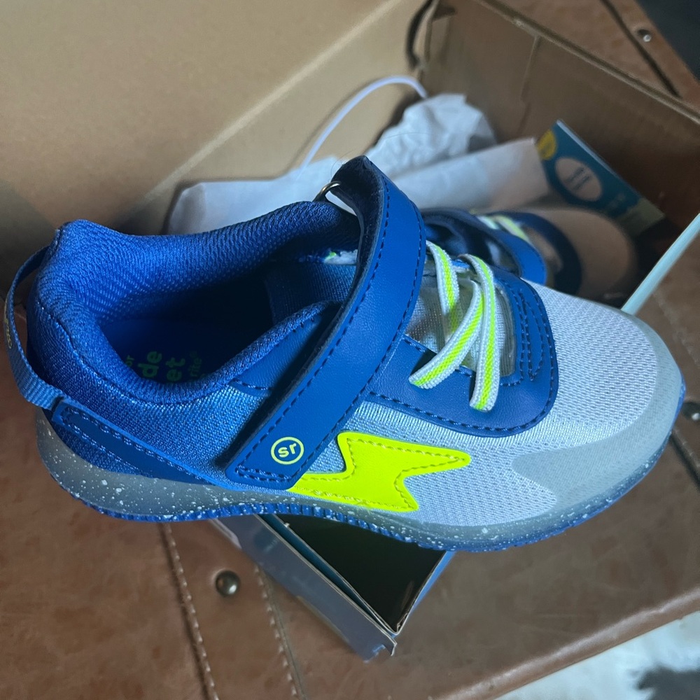 Stride Rite 360 Blue Light Up Sneakers for Kids